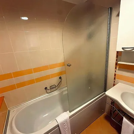 Emerald Breeze In Emerald 라브다